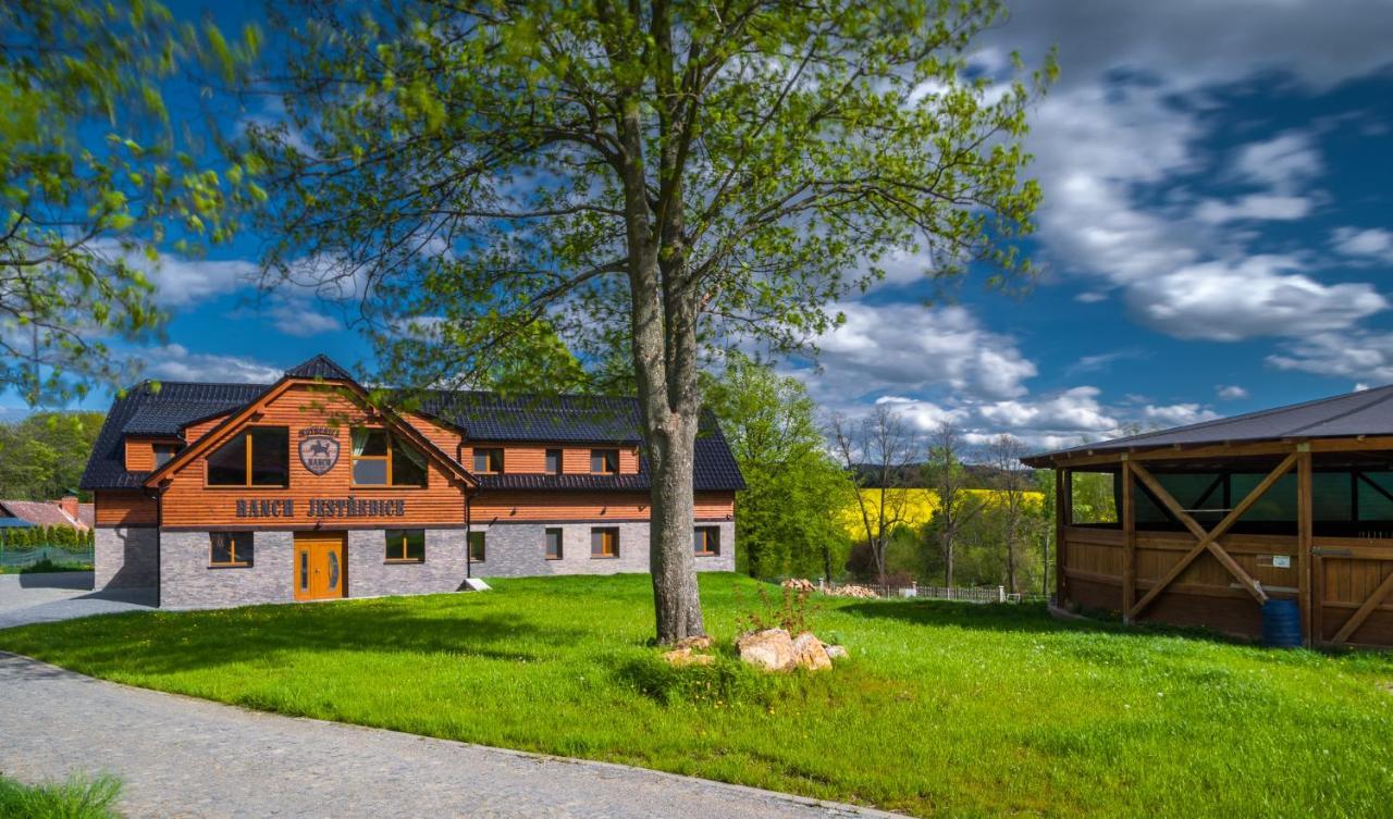 Ranch Jestrebice Hotel Hermanicky Ngoại thất bức ảnh