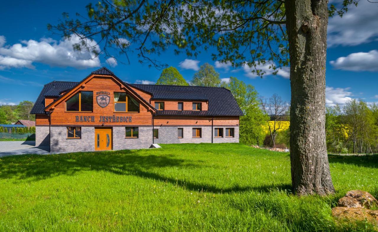 Ranch Jestrebice Hotel Hermanicky Ngoại thất bức ảnh