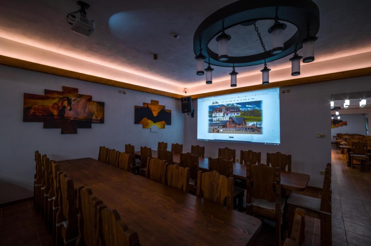 Ranch Jestrebice Hotel Hermanicky Ngoại thất bức ảnh