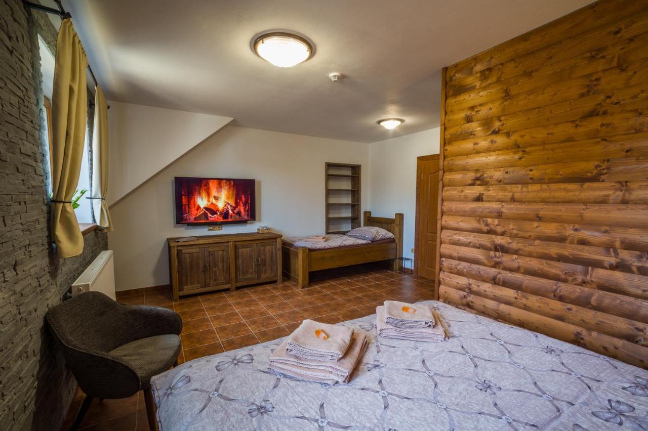 Ranch Jestrebice Hotel Hermanicky Ngoại thất bức ảnh