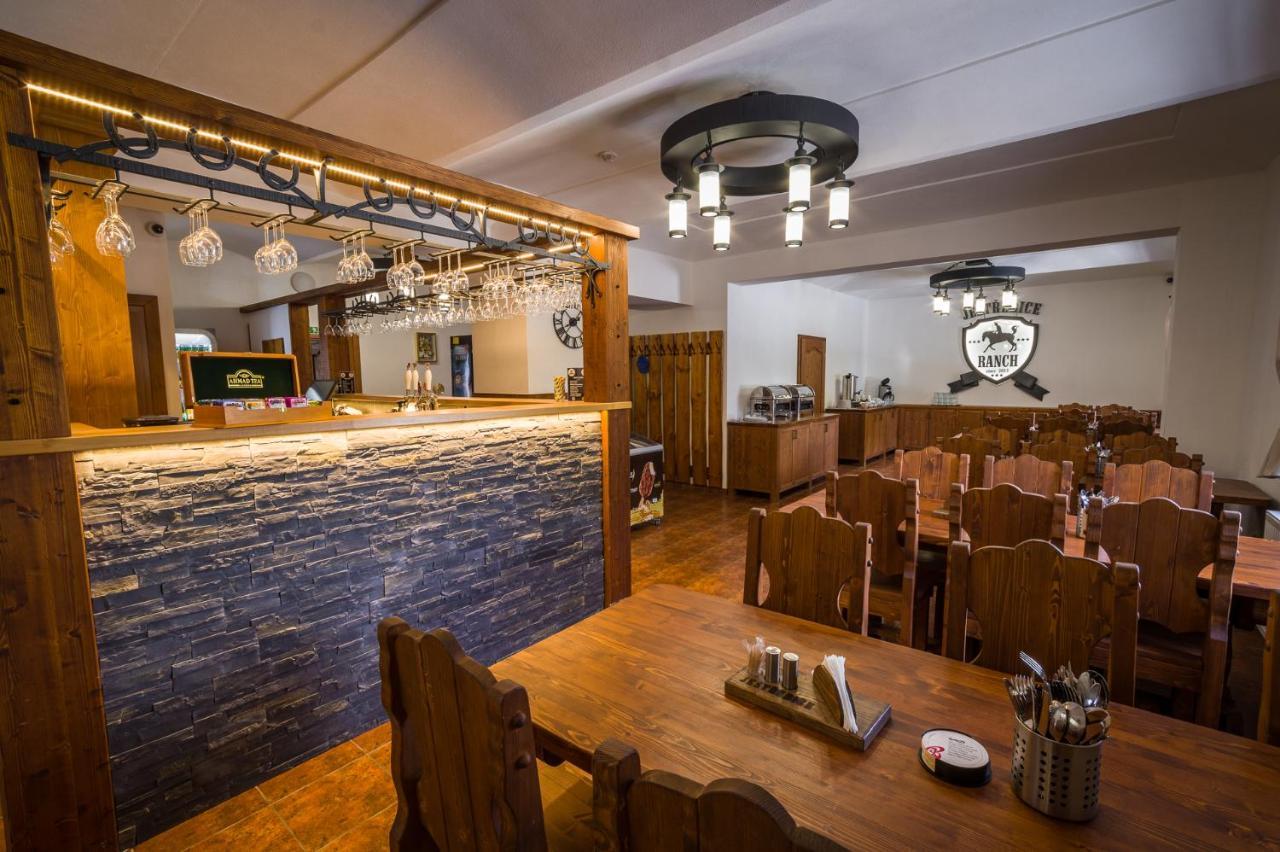Ranch Jestrebice Hotel Hermanicky Ngoại thất bức ảnh